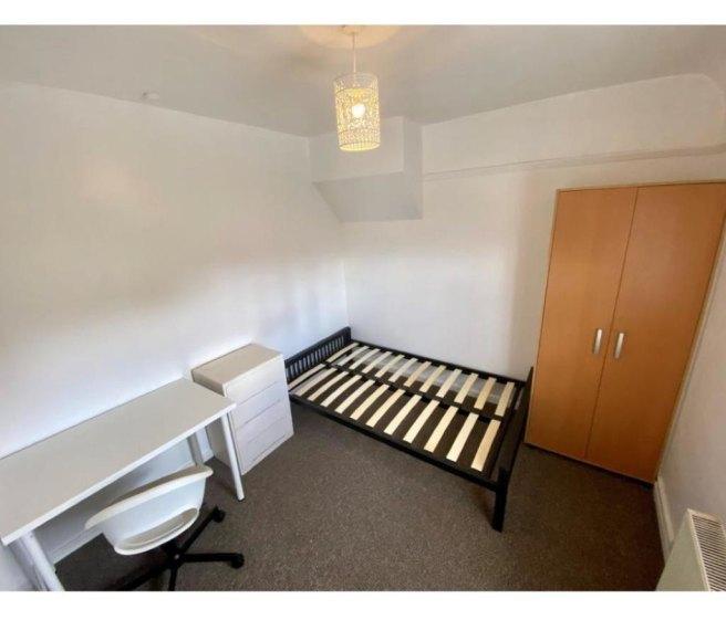 Charnock-avenue-ng8-1ae-1019076