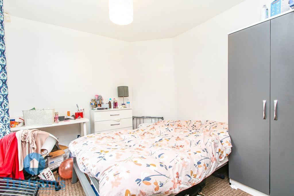 Charnock-avenue-ng8-1ae-1019077