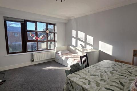 2 bedroom apartment to rent, Woodside Park, London N12