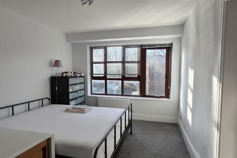 2 bedroom apartment to rent, Woodside Park, London N12