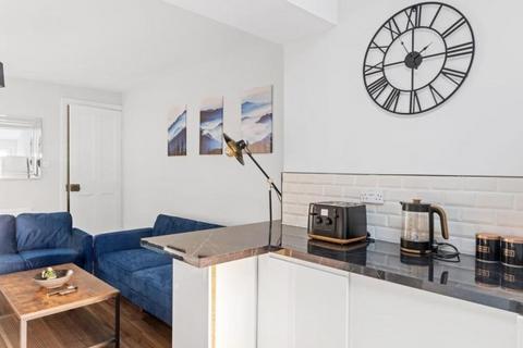 2 bedroom house share to rent, Russell Road