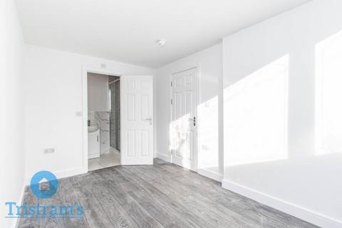 undefined, Mundy Close
