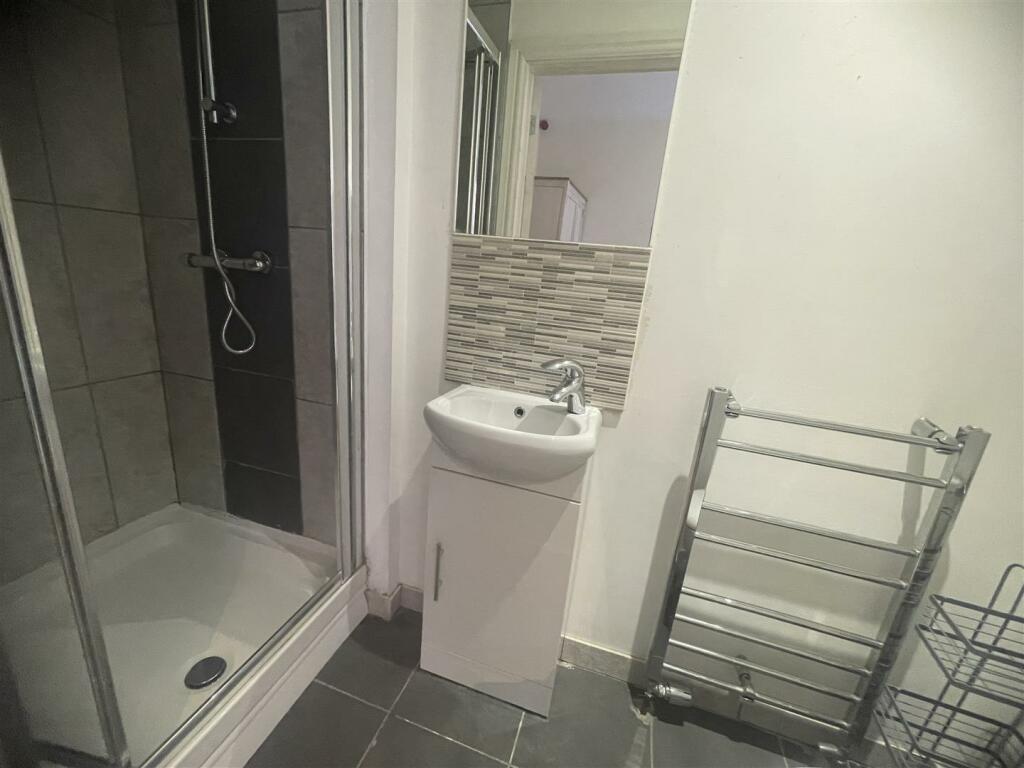 Gedling-grove-ng7-4du-1021535