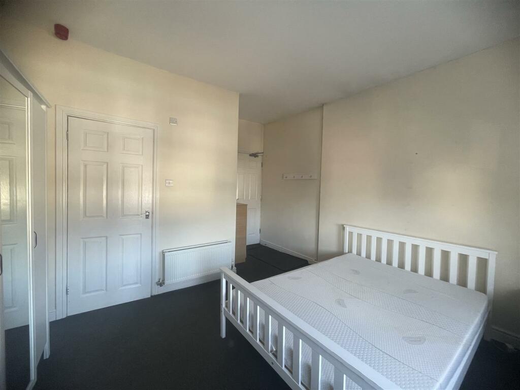 Gedling-grove-ng7-4du-1021537