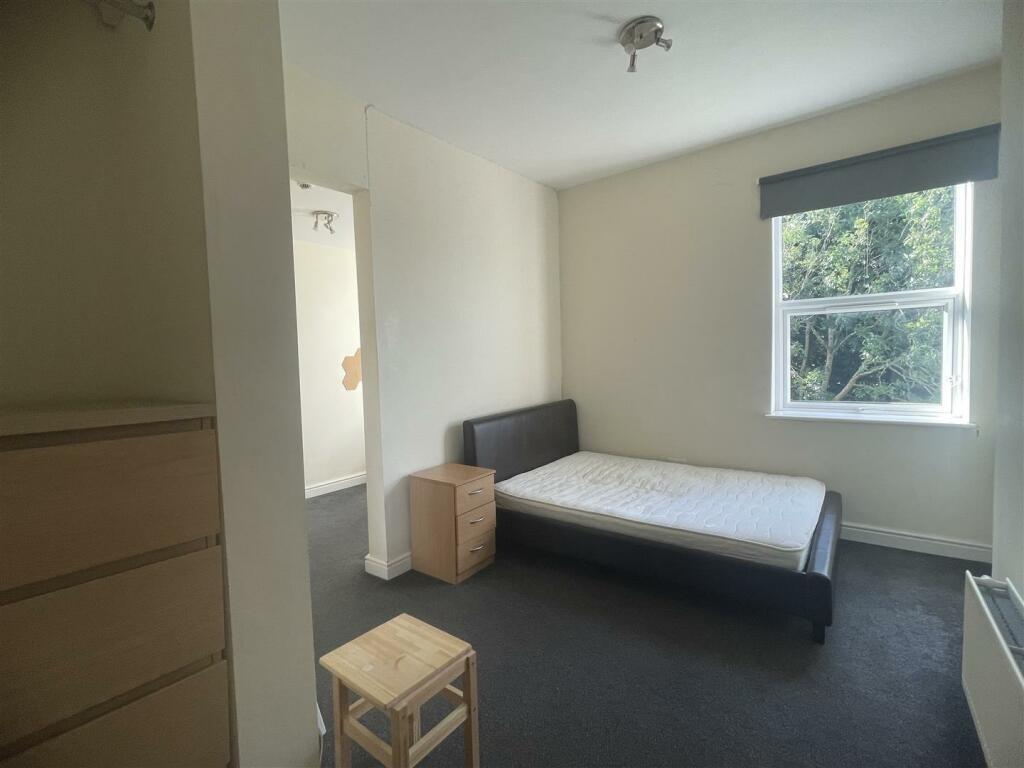 Gedling-grove-ng7-4du-1021539