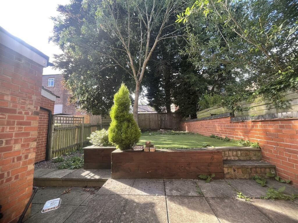 Gedling-grove-ng7-4du-1021543