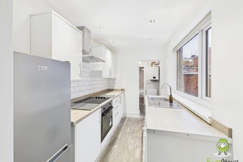 3 bedroom terraced house to rent, Wistaston Road, Crewe CW2