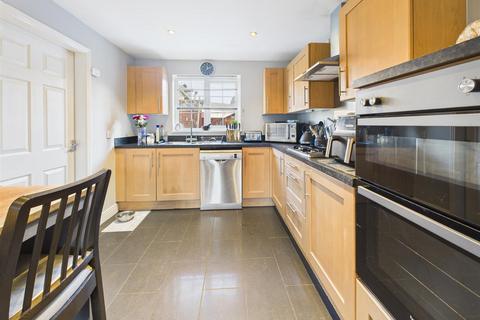5 bedroom detached house for sale, Lyneham Drive, Quedgeley, Gloucester