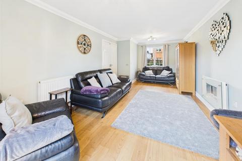 5 bedroom detached house for sale, Lyneham Drive, Quedgeley, Gloucester