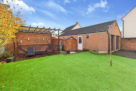 5 bedroom detached house for sale, Lyneham Drive, Quedgeley, Gloucester