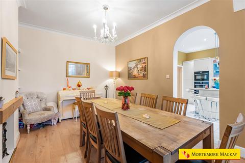 4 bedroom semi-detached house for sale, Kent Road, London