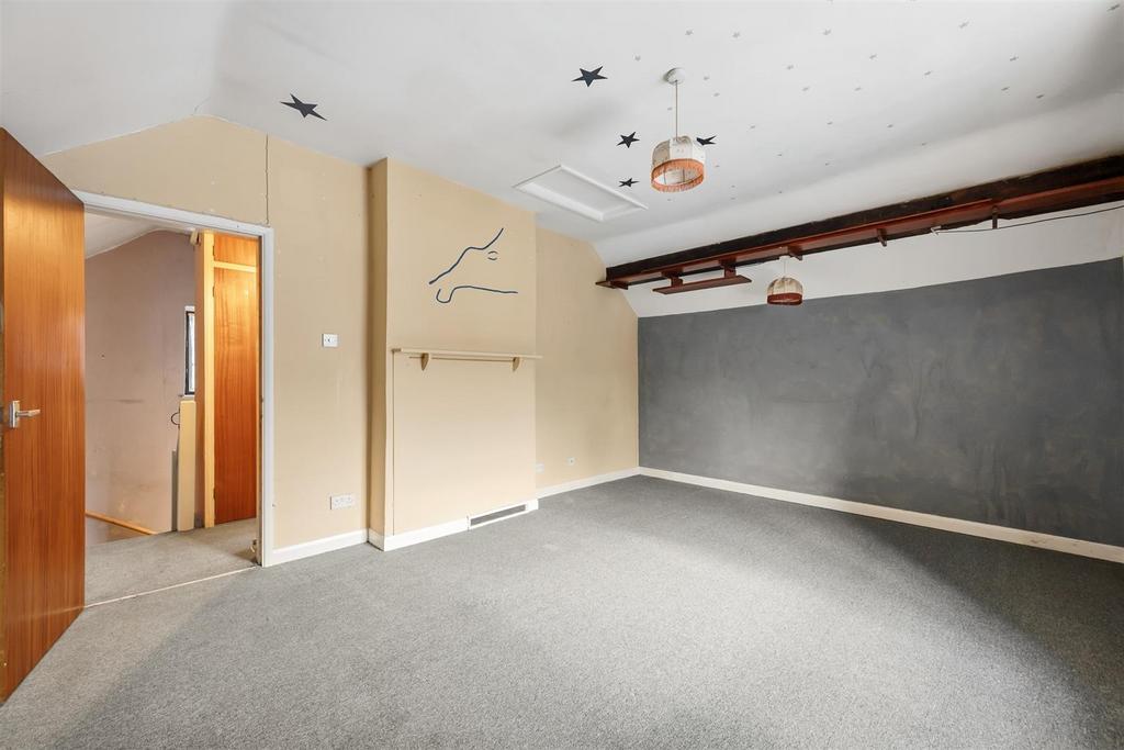 Bedroom One to landing.jpg