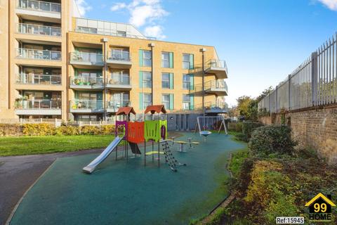 3 bedroom apartment for sale, Farlow House, London, SW9