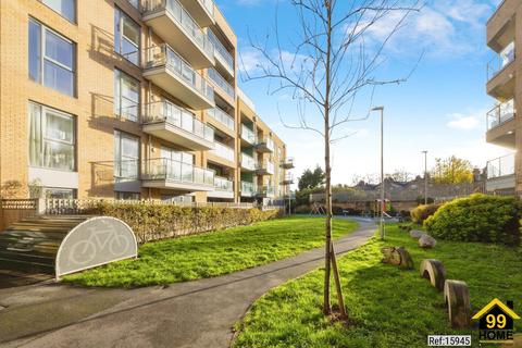 3 bedroom apartment for sale, Farlow House, London, SW9