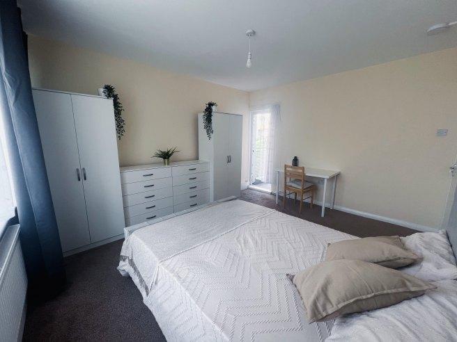 Watling-gardens-nw2-3ue-1021901