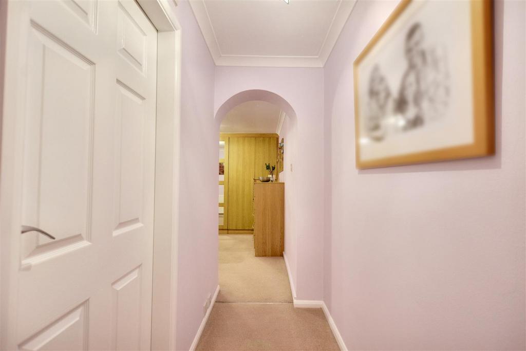 Hallway 1.jpeg