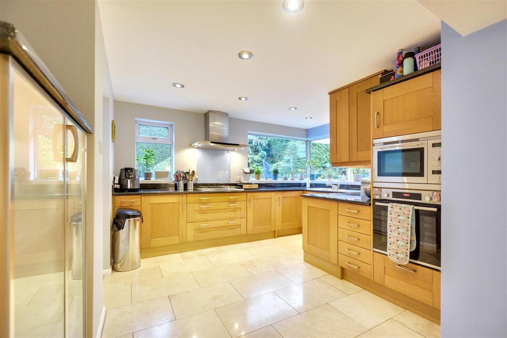 Kitchen 1.jpeg