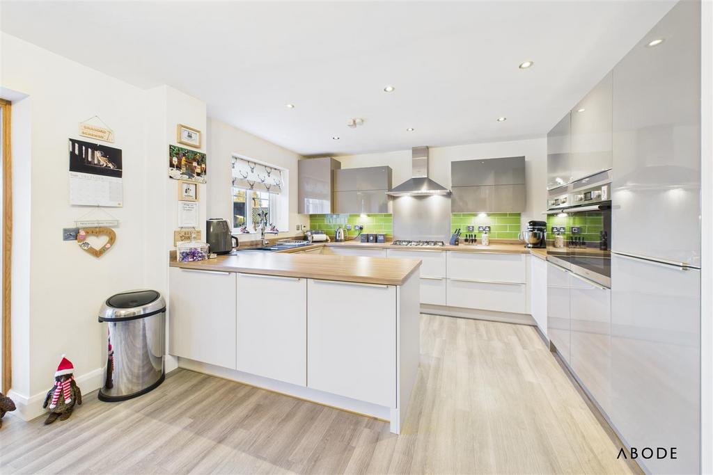 CAM01882 G0-PR0235-STILL007.jpg