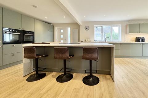4 bedroom bungalow for sale, Cirencester