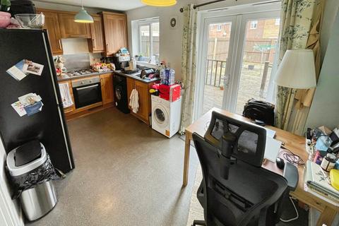 undefined, Rhodfa Brynmenyn, Sarn, Bridgend, CF32