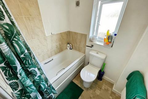 undefined, Rhodfa Brynmenyn, Sarn, Bridgend, CF32