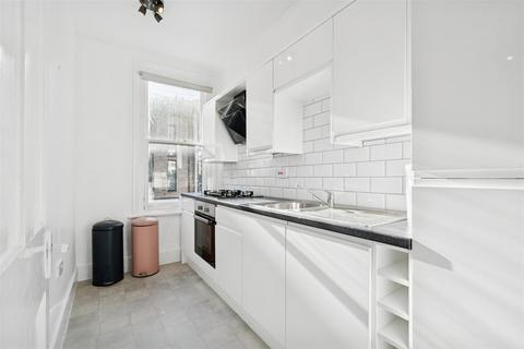 2 bedroom flat to rent, Warriner Gardens, London, SW11