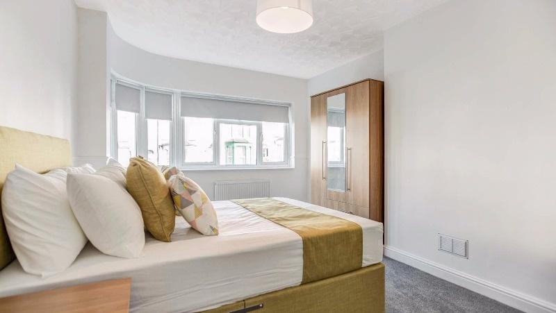 Bright, freshly decorated double bedroom with a...