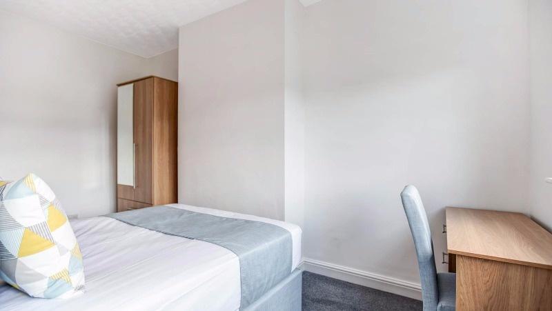 Bright, neutral double bedroom with a comfortab...