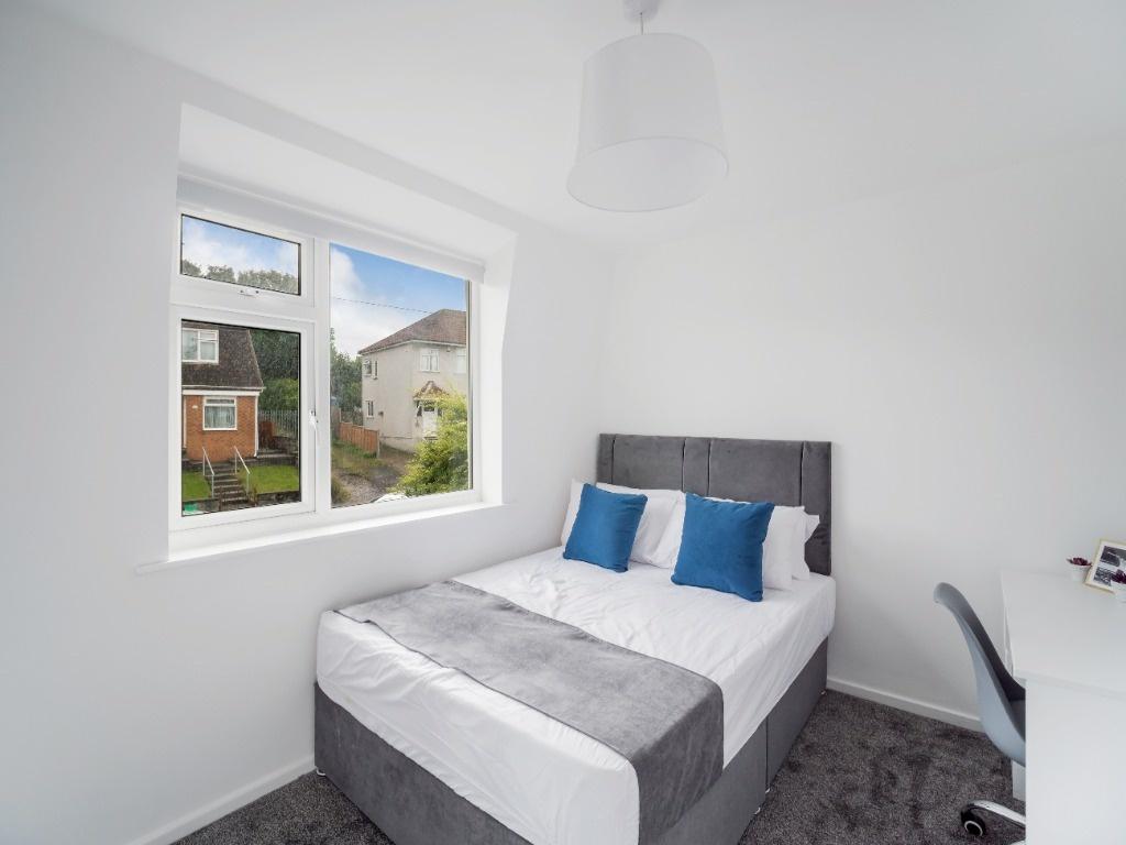 Bright, freshly decorated double bedroom with a...