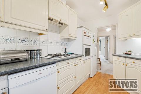 2 bedroom apartment for sale, High Road, London, N20