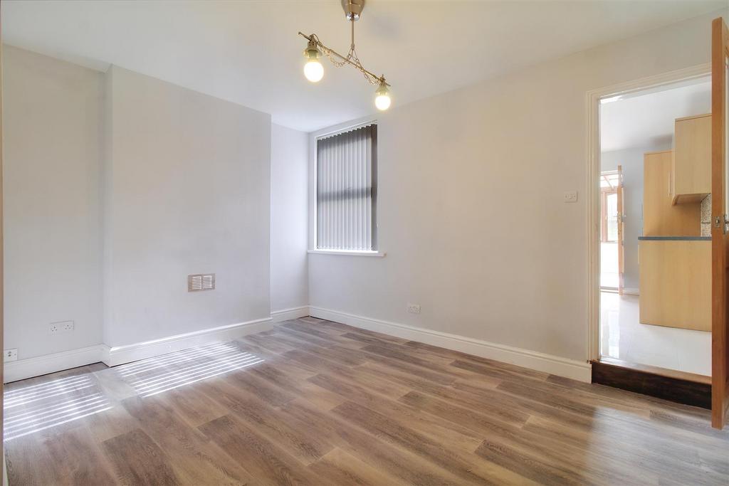 4 Dining Room.jpg
