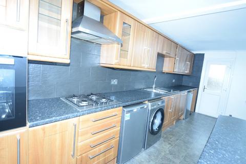 3 bedroom terraced house to rent, Anderson Crescent, South Ayrshire KA7