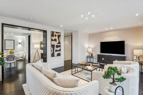 4 bedroom apartment to rent, Penthouse, Kingston House South, Ennismore Gardens SW7