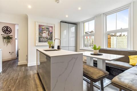 2 bedroom flat for sale, Pavilion Road, Worthing