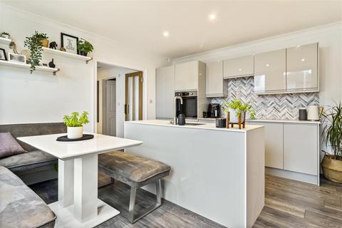 2 bedroom flat for sale, Pavilion Road, Worthing