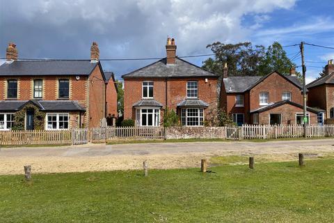 3 bedroom semi-detached house to rent, Martins Road, Brockenhurst