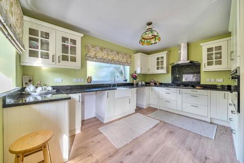 2 bedroom bungalow for sale, Havant Road, Hayling Island, Hampshire, PO11 0LF