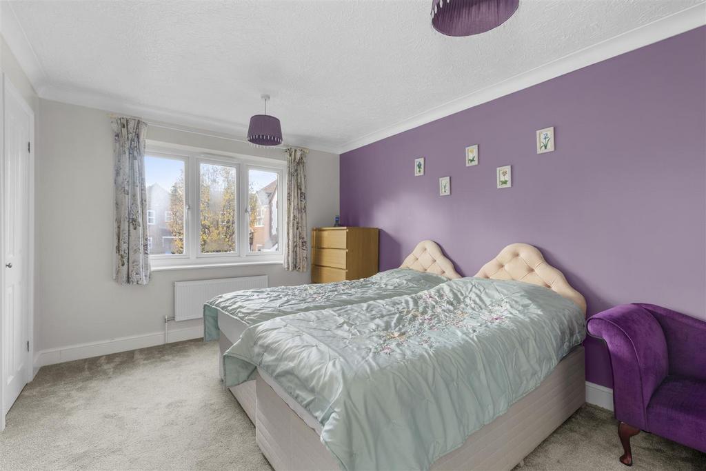 8 Lyndon Gardens, HP13 7 QJ-5.jpg