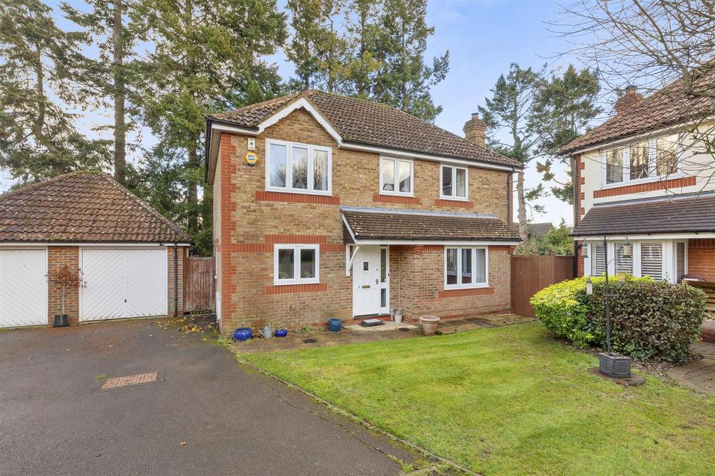8 Lyndon Gardens, HP13 7 QJ-14.jpg