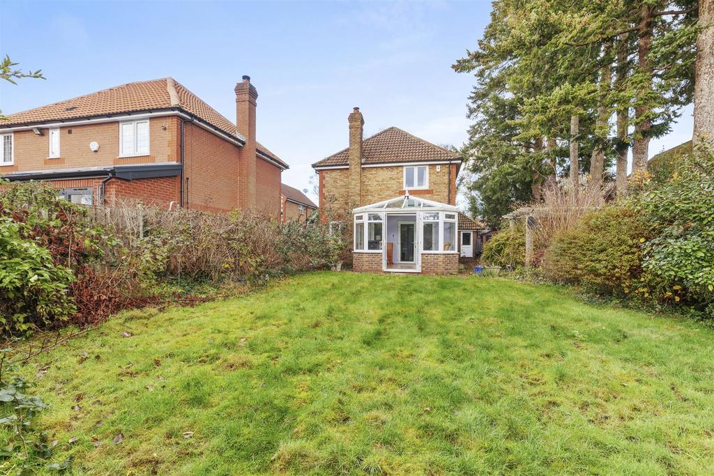 8 Lyndon Gardens, HP13 7 QJ-13.jpg