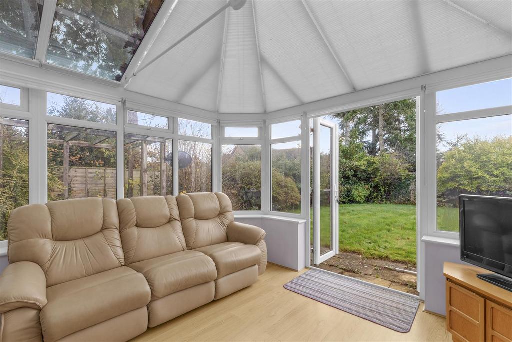 8 Lyndon Gardens, HP13 7 QJ-11.jpg