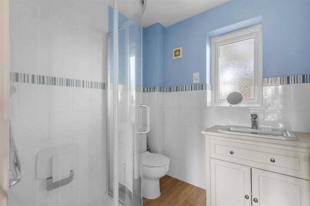 8 Lyndon Gardens, HP13 7 QJ-6.jpg