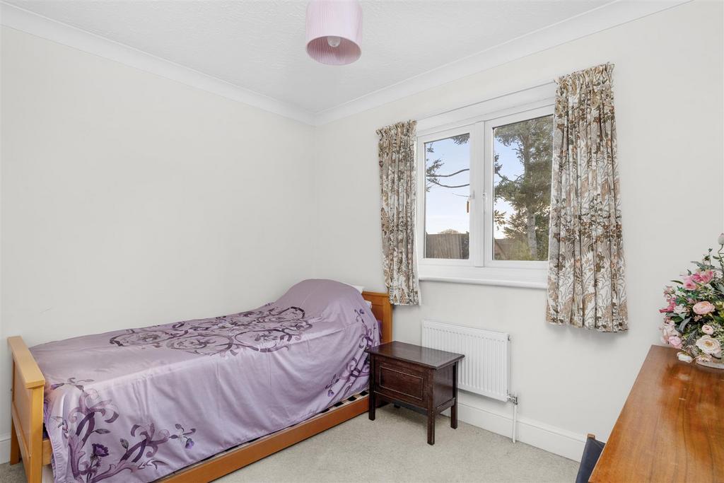 8 Lyndon Gardens, HP13 7 QJ-1.jpg