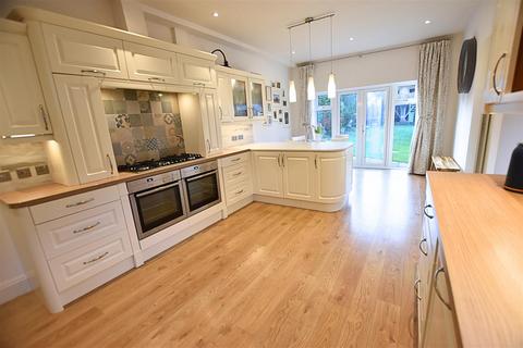 4 bedroom semi-detached house for sale, Cumberland Avenue, Grimsby DN32