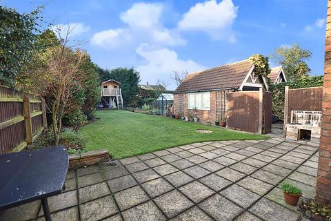 4 bedroom semi-detached house for sale, Cumberland Avenue, Grimsby DN32
