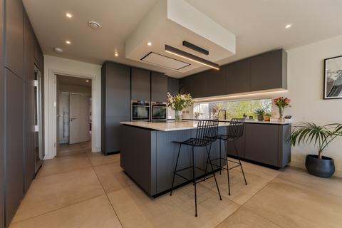 5 bedroom detached house for sale, Broadstone