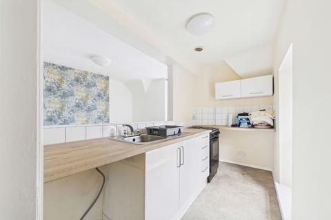 2 bedroom apartment to rent, Wellington Court, Waterloo Road, Torquay