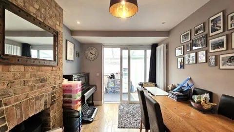 Dining room, fireplace