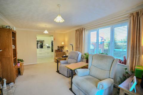 2 bedroom apartment for sale, Ashdown Court, Cromer, NR27