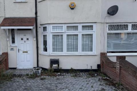 4 bedroom semi-detached house to rent, Waverley Road, Rainham, Essex, RM13
